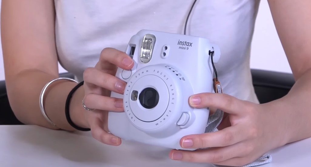 Fujifilm Instax Mini 9 Instant Camera - Smokey White Review Fujifilm Instax Mini 9 Instant Camera - Smokey White Review