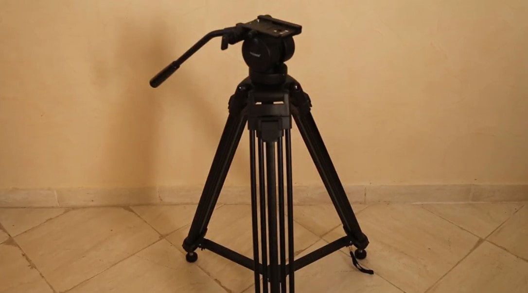 Neewer Professional 61 inches/155 Centimeters Aluminum Alloy Video Camera Tripod with 360 Degree Fluid Drag Head,1/4 and 3/8-inch Quick Release Plate and Bag,Load up to 13.2 pounds/6 kilograms Review Neewer Professional 61 inches/155 Centimeters Aluminum Alloy Video Camera Tripod with 360 Degree Fluid Drag Head,1/4 and 3/8-inch Quick Release Plate and Bag,Load up to 13.2 pounds/6 kilograms Review