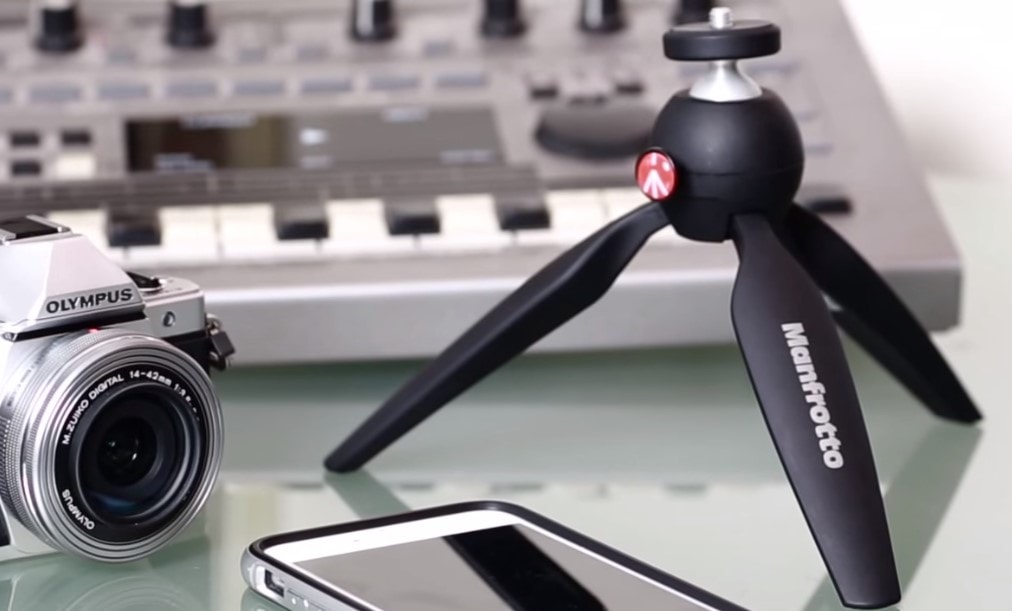 Manfrotto MTPIXI-B PIXI Mini Tripod, Black Review
