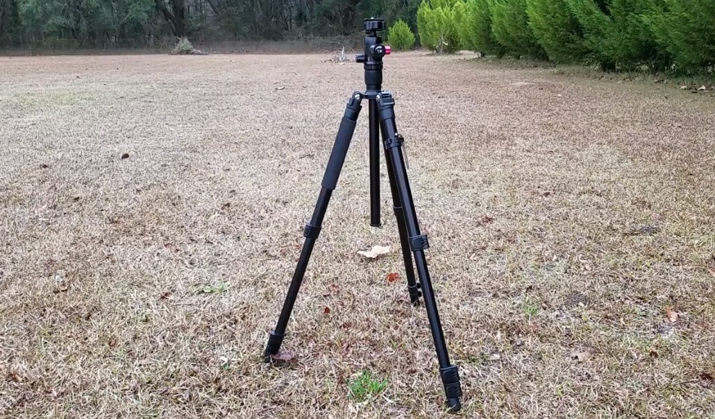 The importance of a sturdy tripod when using a heavy lens The importance of a sturdy tripod when using a heavy lens